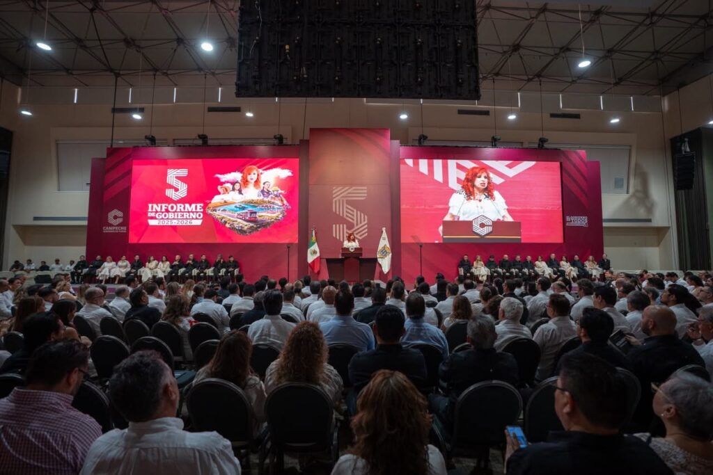 Gobernador Joaquín Díaz Mena acompaña a Layda Sansores en su Quinto Informe de Gobierno