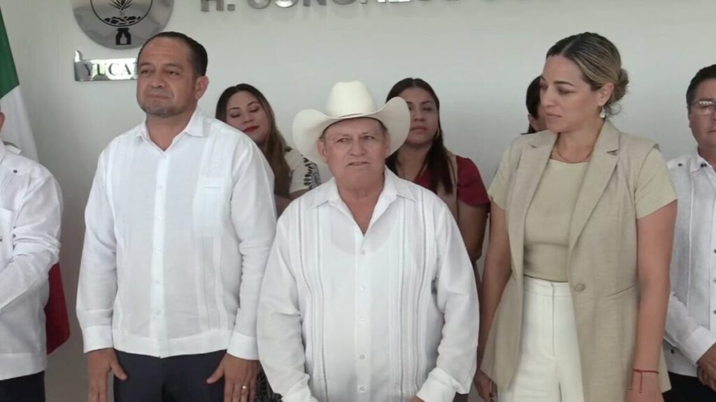 Congreso de Yucatán recibe iniciativa de financiamiento para el Plan Bienestar Metropolitano / Joaquín Díaz Mena y Wilmer Manuel Monforte Marfil