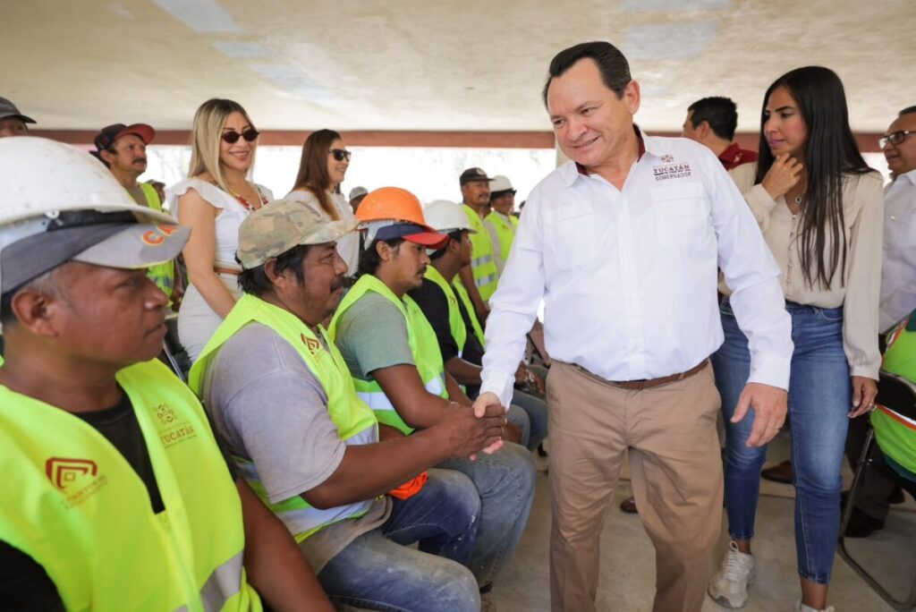 Reivindica el Gobernador Joaquín Díaz Mena a trabajadoras y trabajadores de la construcción