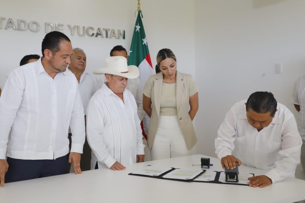 Congreso de Yucatán recibe iniciativa de financiamiento para el Plan Bienestar Metropolitano / Joaquín Díaz Mena y Wilmer Manuel Monforte Marfil