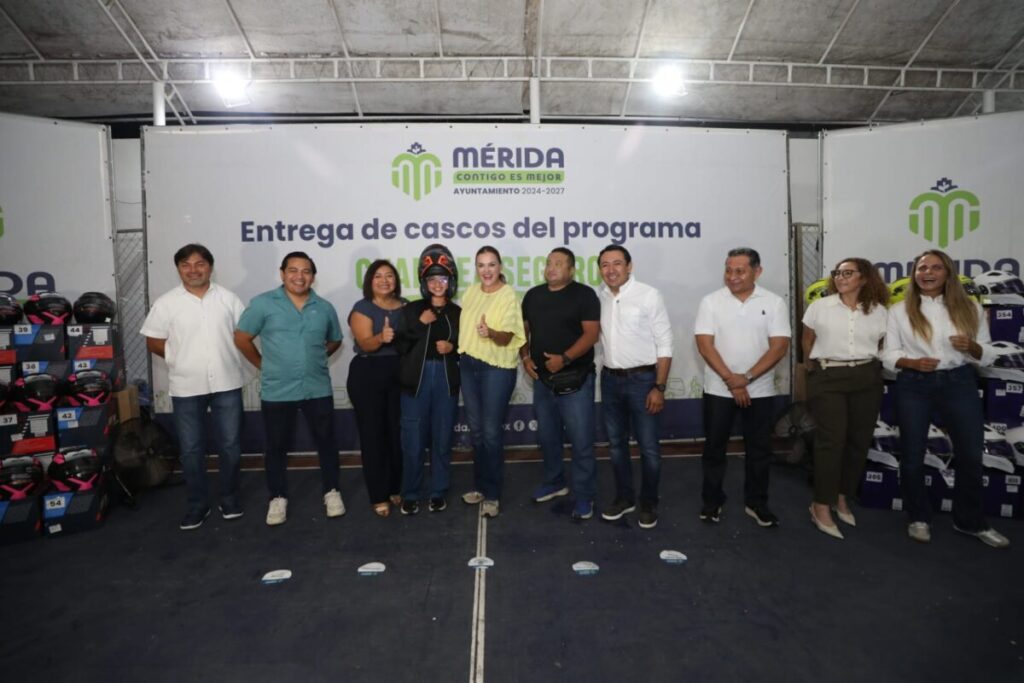 Entrega Cecilia Patrón equipo de protección a más de 2 mil repartidores en motocicleta / Chambea Seguro/ Arturo León Itzá