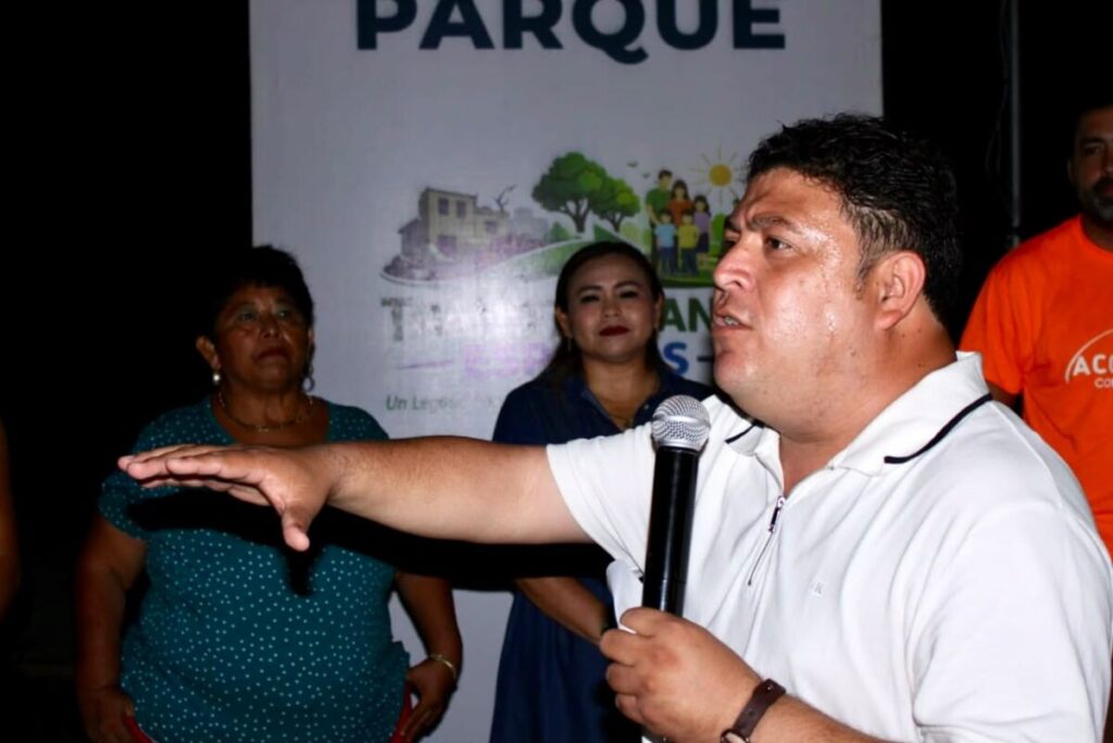 Edwin Bojórquez entrega trabajos de construcción de nuevo parque en Tulipanes / Raquel Balam Rocha