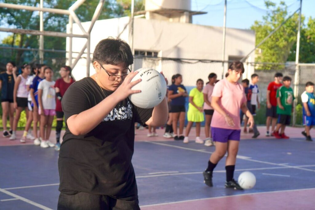 Kanasín inaugura su primera Escuela de Voleibol con el respaldo del CEDEM y más de 70 alumnos.