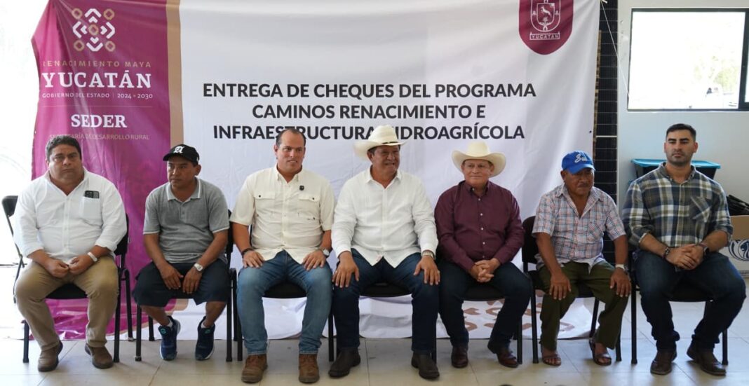 Otorgan recursos para mejorar caminos y sistemas de riego en el campo yucateco