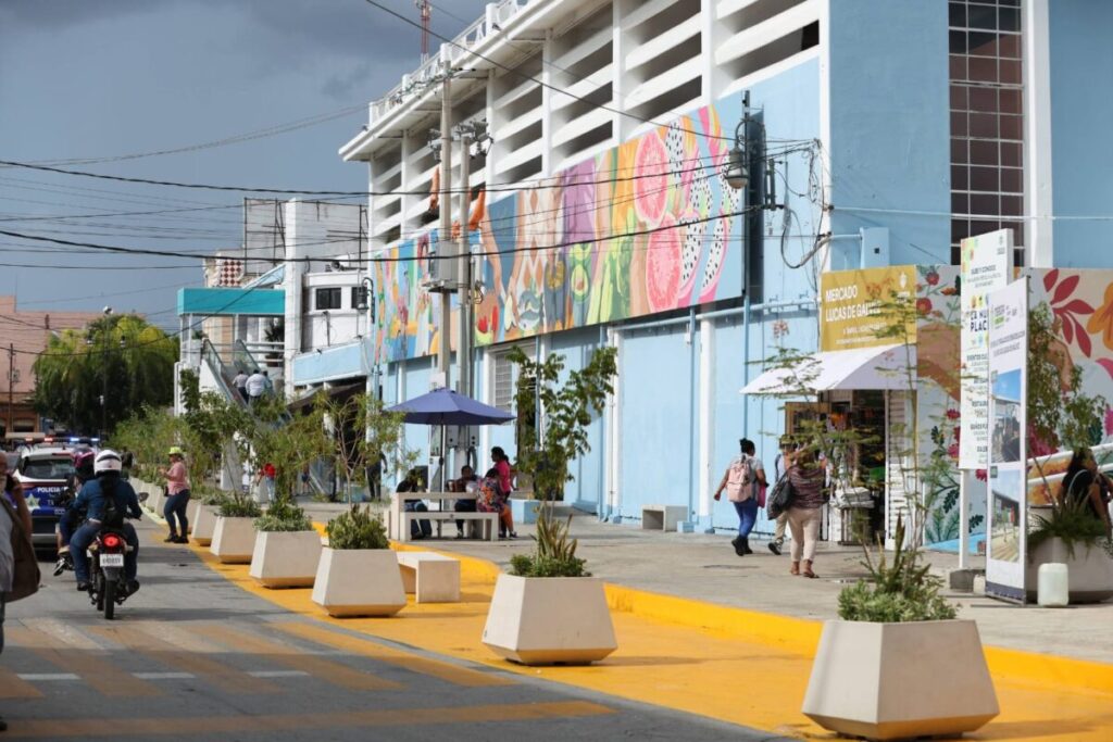 Cecilia Patrón entrega remodelación integral del mercado Lucas de Gálvez para locatarios y usuarios