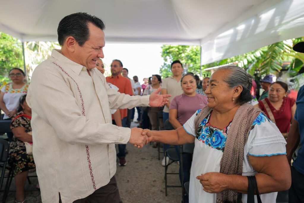 Renacimiento Maya reconstruye calles para 2,600 habitantes de Kopomá / Huacho Díaz Mena