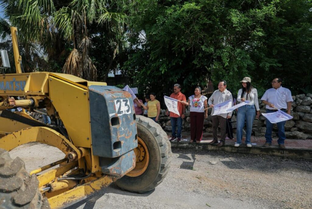 Renacimiento Maya reconstruye calles para 2,600 habitantes de Kopomá / Huacho Díaz Mena