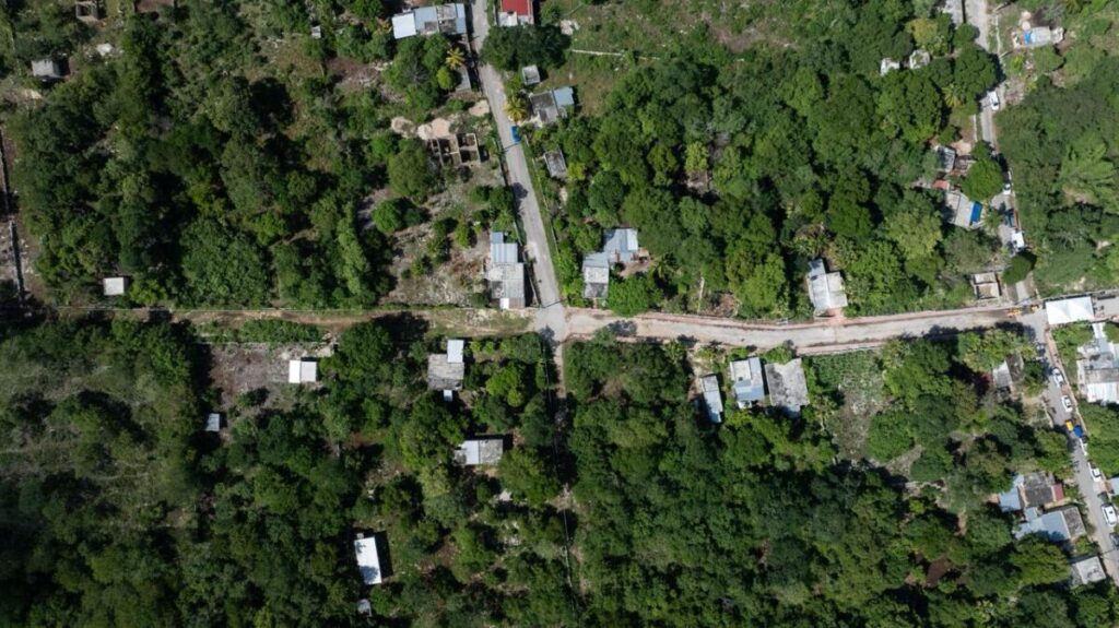Renacimiento Maya reconstruye calles para 2,600 habitantes de Kopomá / Huacho Díaz Mena