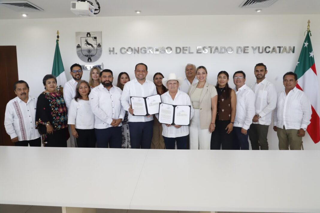Congreso de Yucatán recibe iniciativa de financiamiento para el Plan Bienestar Metropolitano / Joaquín Díaz Mena y Wilmer Manuel Monforte Marfil