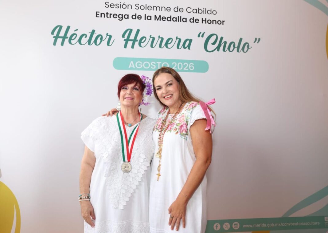 Beatriz Yáñez “La Bomba” recibe la Medalla de Honor Héctor Herrera “Cholo” 2026, de manos de Cecilia Patrón