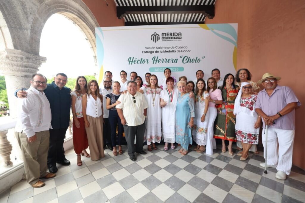 Beatriz Yáñez “La Bomba” recibe la Medalla de Honor Héctor Herrera “Cholo” 2026, de manos de Cecilia Patrón