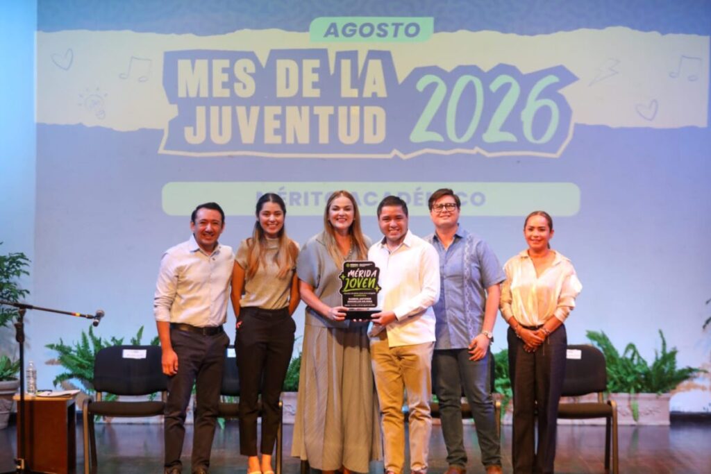Cecilia Patrón entrega el Mérito Municipal de las Juventudes 2026 en Mérida
