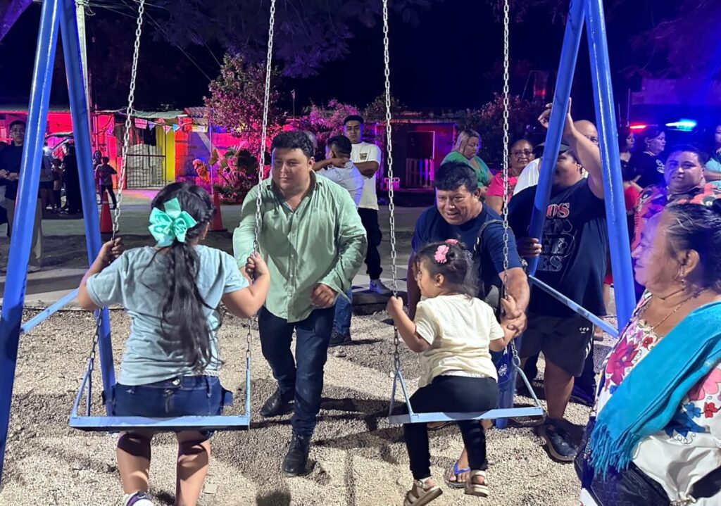 Edwin Bojórquez entrega nuevo parque infantil y rescata entorno público en Teya