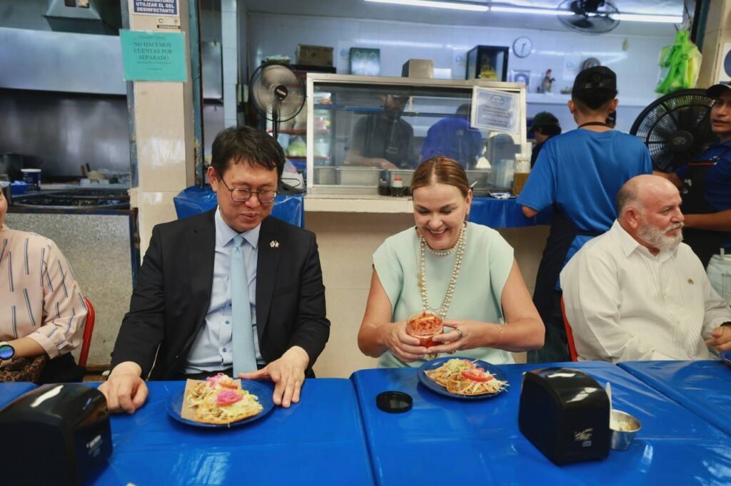 Cecilia Patrón y el embajador de Corea conmemoran más de un siglo de inmigración en Mérida