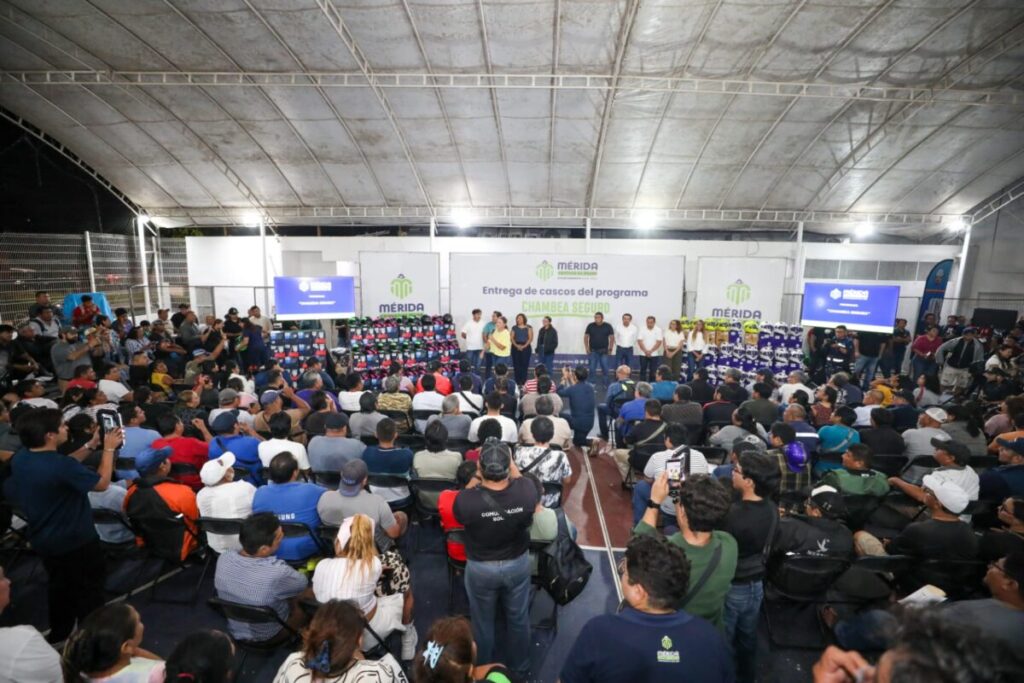 Entrega Cecilia Patrón equipo de protección a más de 2 mil repartidores en motocicleta / Chambea Seguro/ Arturo León Itzá