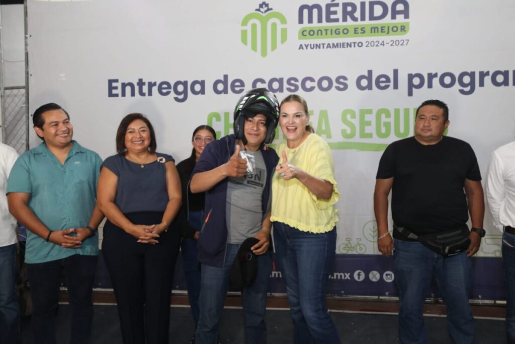 Entrega Cecilia Patrón equipo de protección a más de 2 mil repartidores en motocicleta / Chambea Seguro/ Arturo León Itzá