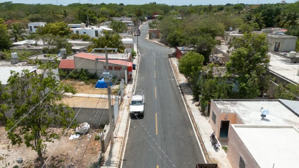 Kenia Walldina supera los 36 mil m² de calles intervenidas en colonias y fraccionamientos de Umán