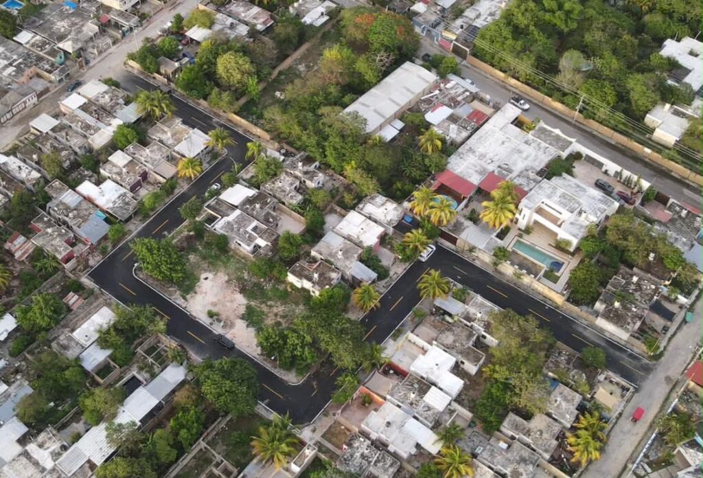 Con obras de bacheo, reconstrucción y drenaje, Umán atiende rezagos viales prioritarios