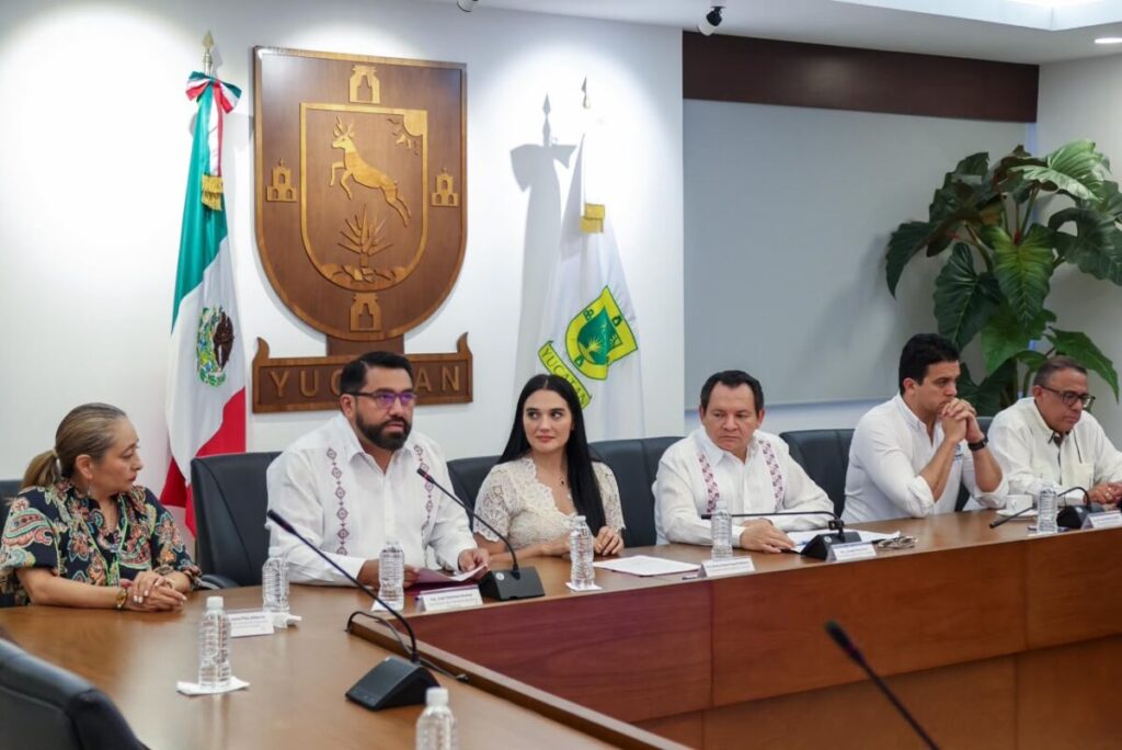Convenio entre Gobierno del Estado, Izamal y Progreso permitirá más obras y mejores servicios para las familias / Joaquín Díaz Mena