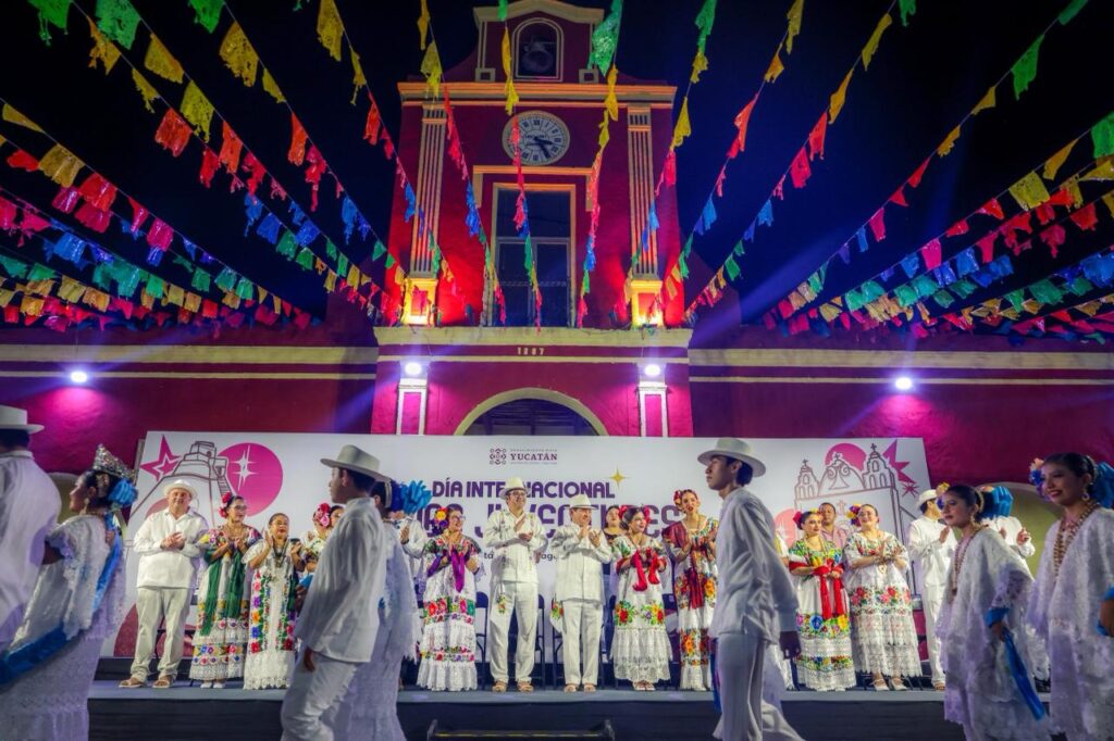 Juventudes celebran cultura y desarrollo con el Renacimiento Maya / Joaquín Díaz Mena
