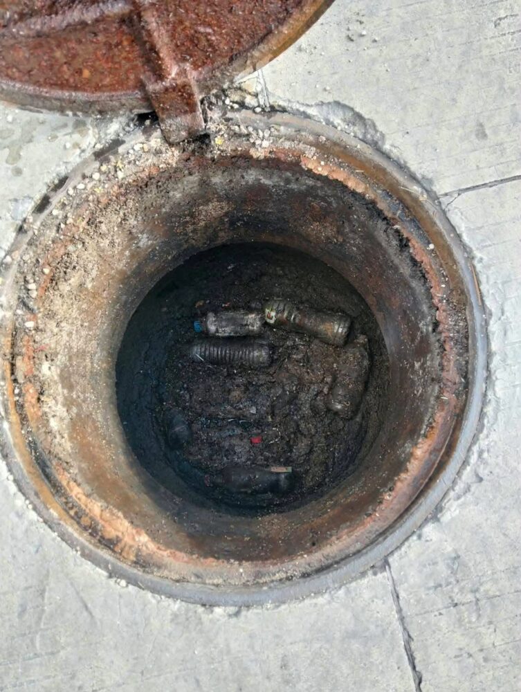 Continúan trabajos por rebosamientos de aguas negras en Piedra de Agua, Umán / Kenia Walldina Sauri 