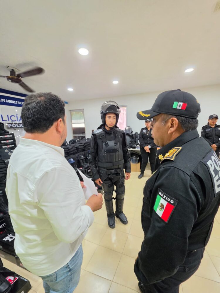 El alcalde Edwin Bojórquez equipa a la Policía Municipal de Kanasín con uniformes, radiocomunicación y material táctico