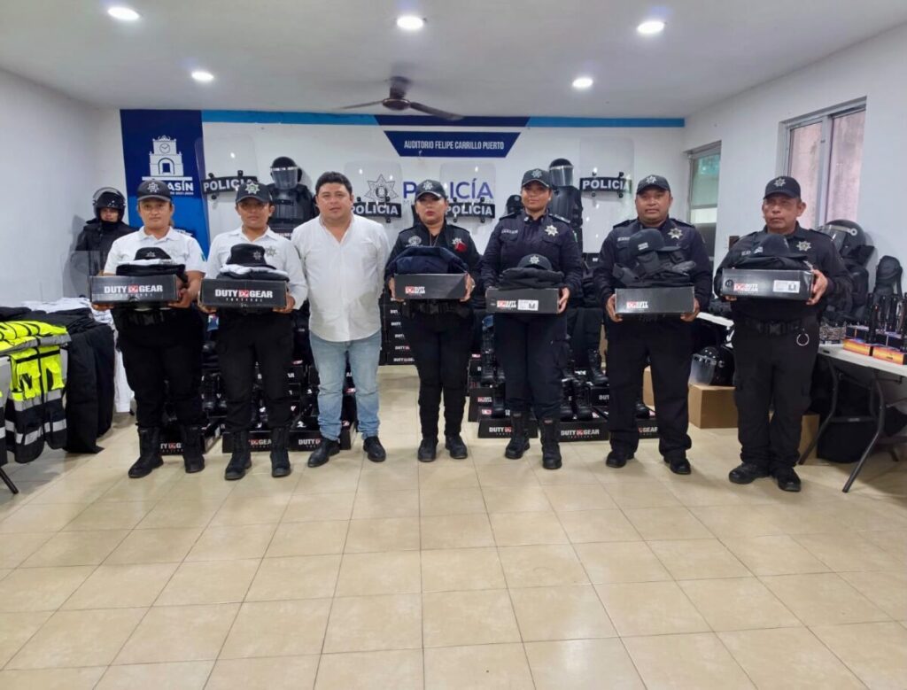 El alcalde Edwin Bojórquez equipa a la Policía Municipal de Kanasín con uniformes, radiocomunicación y material táctico