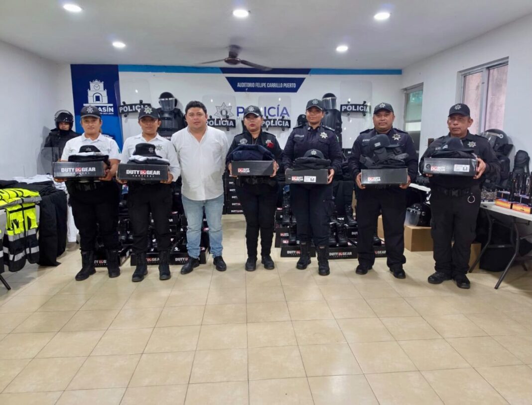 El alcalde Edwin Bojórquez equipa a la Policía Municipal de Kanasín con uniformes, radiocomunicación y material táctico