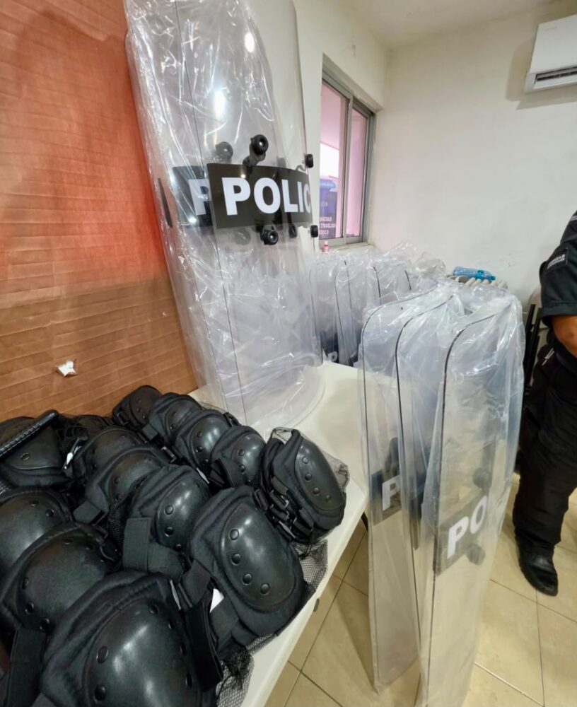 El alcalde Edwin Bojórquez equipa a la Policía Municipal de Kanasín con uniformes, radiocomunicación y material táctico