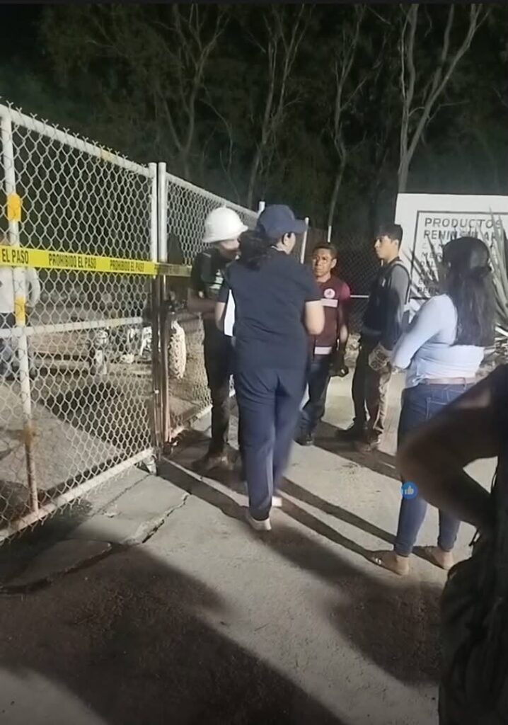 Kenia Walldina acuerda con habitantes de Tebec mayor vigilancia y control a bancos de materiales en Umán