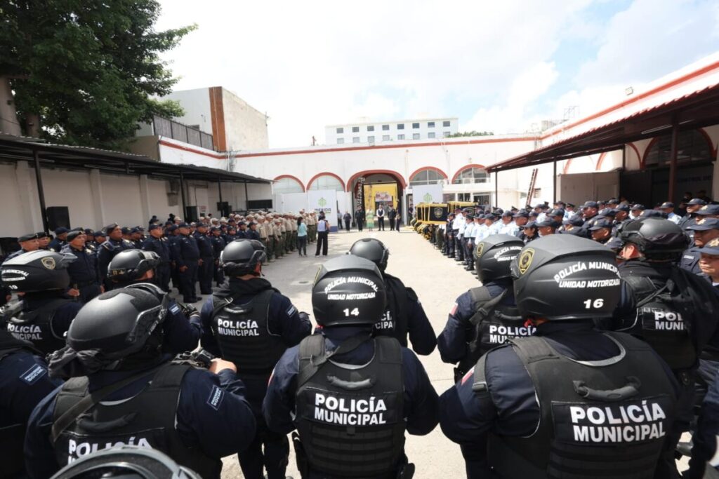 Policía Municipal de Mérida son reconocidos por Cecilia Patrón y la ciudadanía por la entrega con la que sirven