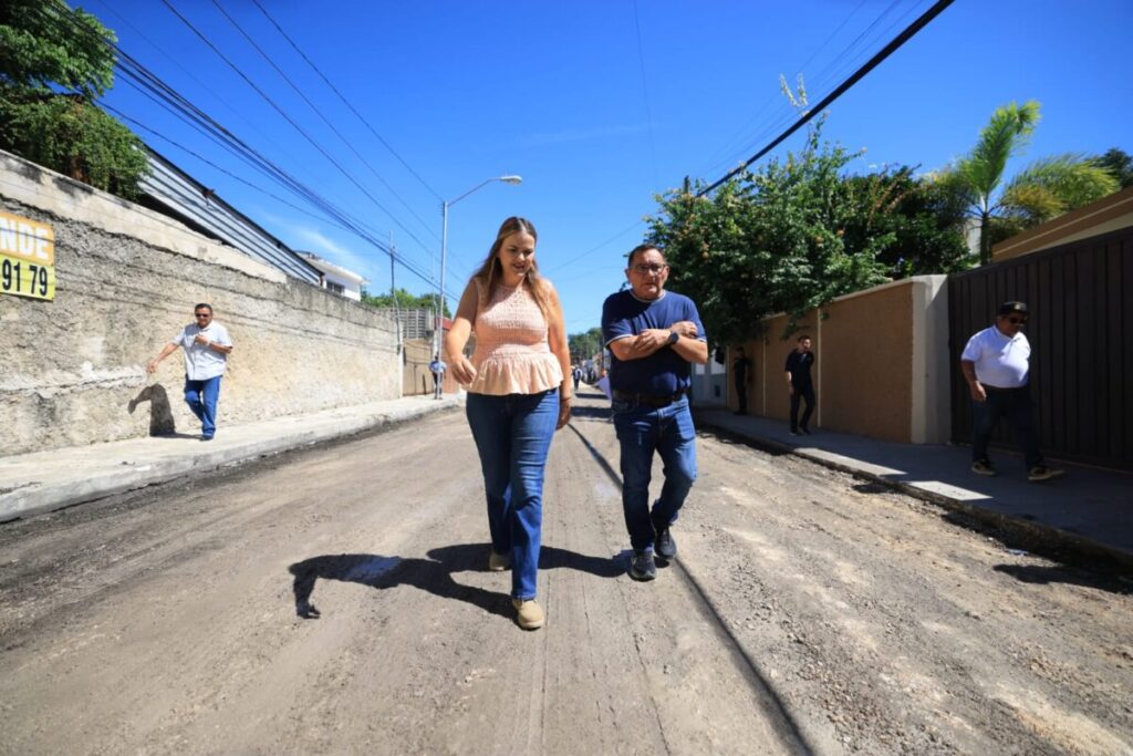 Mérida se enchula calle por calle: Cecilia Patrón supervisa obras de repavimentación en el Centro y el Fraccionamiento Santa Cruz