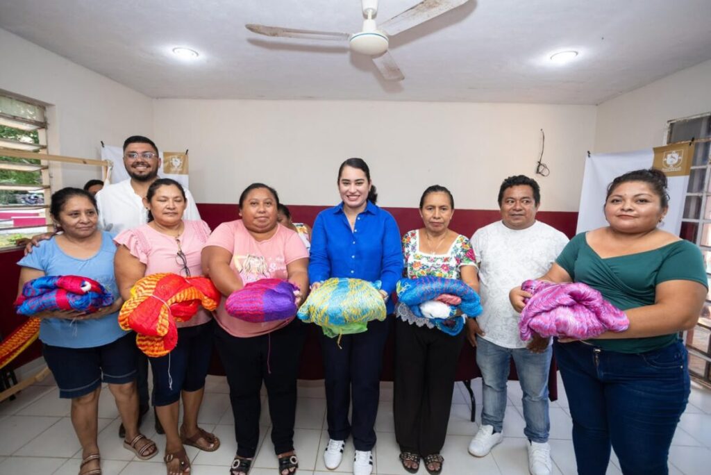 En Tanil, mujeres aprenden urdido de hamaca y reciben nuevas herramientas para salir adelante