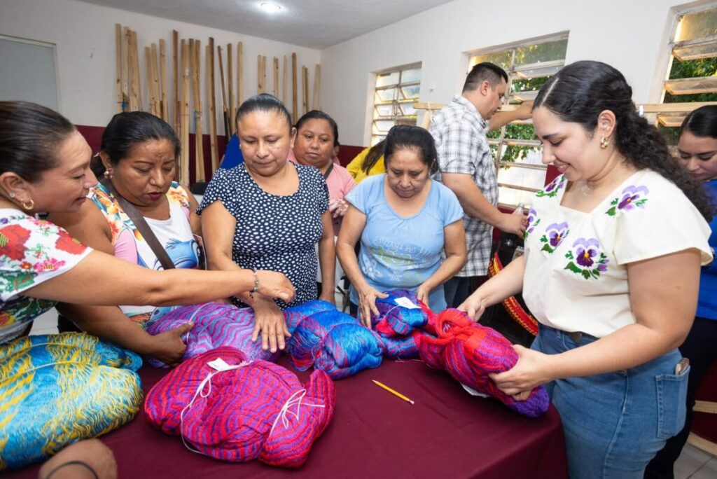 En Tanil, mujeres aprenden urdido de hamaca y reciben nuevas herramientas para salir adelante