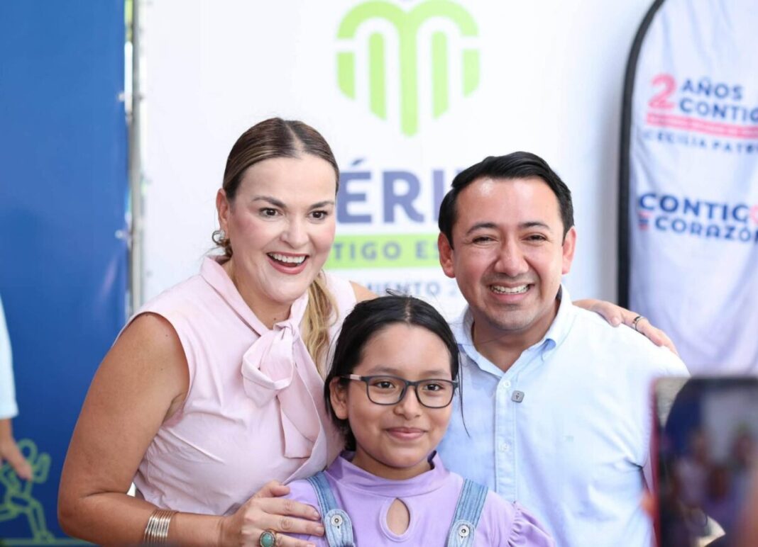 Acerca Ayuntamiento de Mérida lentes gratuitos a jóvenes de 13 a 25 años mediante el programa “Ver Mejor” / Cecilia Patrón/ Arturo León