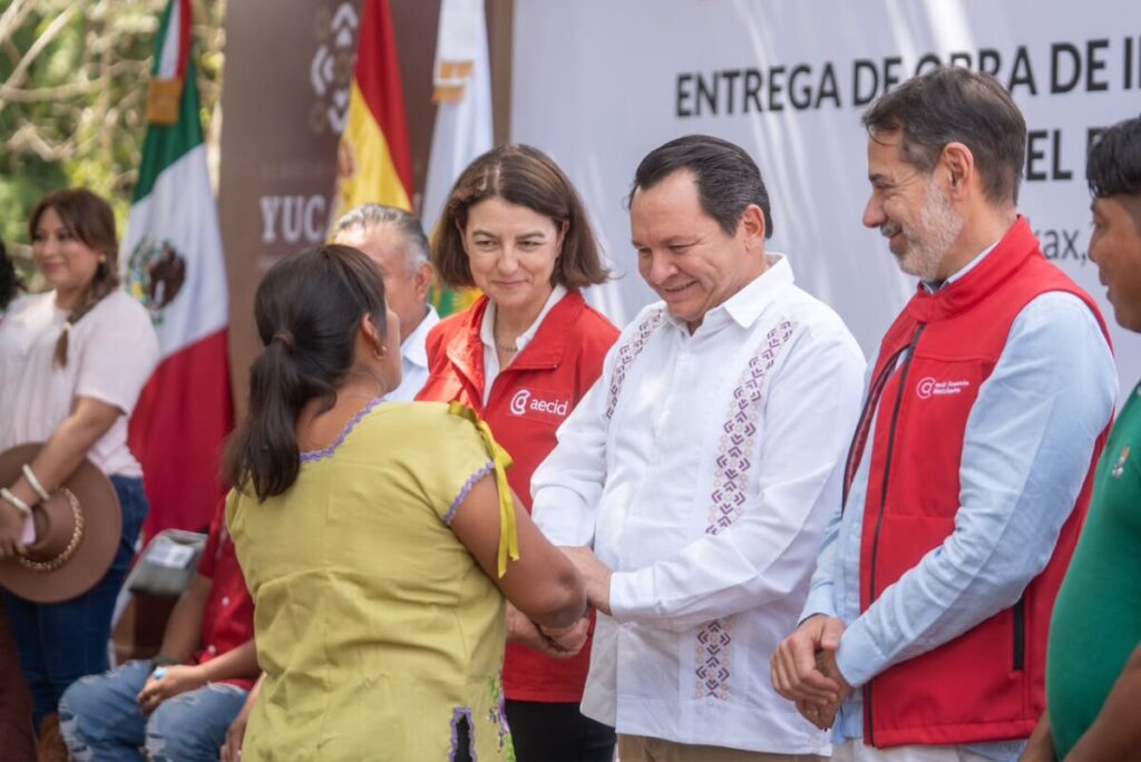 Cumple Renacimiento Maya con obras de agua potable y saneamiento en Tekax / Joaquín Díaz Mena