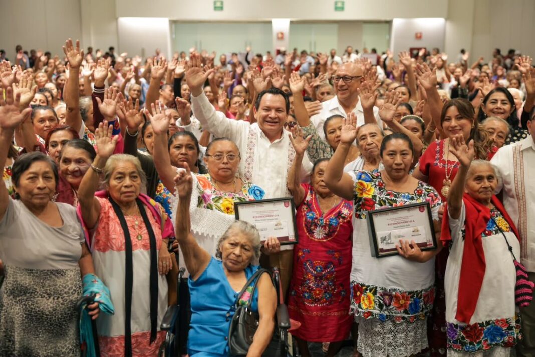 Renacimiento Maya:Miriam Esther lleva 10 años recibiendo bebés en Tzucacab; hoy el Gobierno la reconoce: 313 parteras tradicionales de 58 municipios recibirán 3 mil pesos cada bimestre / Renacimiento Maya