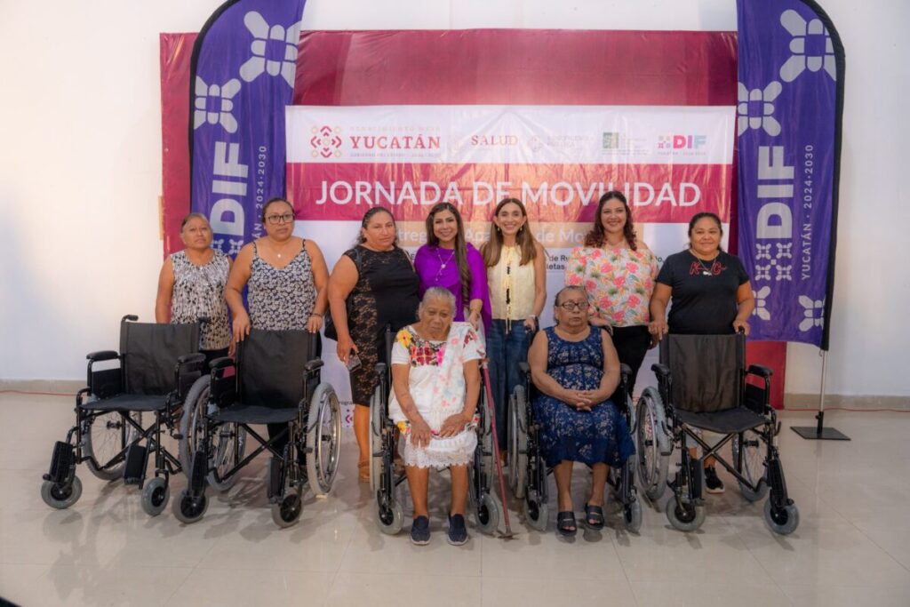 DIF Yucatán y Beneficencia Pública entregan aparatos de movilidad a personas con discapacidad / Renacimiento Maya