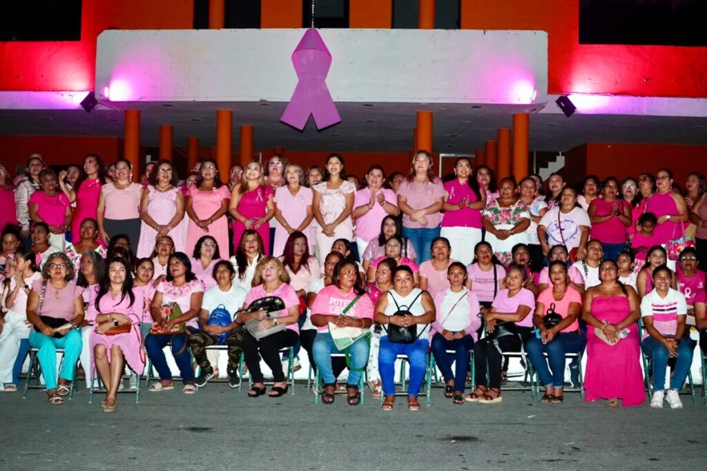Kanasín se ilumina de rosa en el Mes Rosa para promover la detección oportuna del cáncer de mama