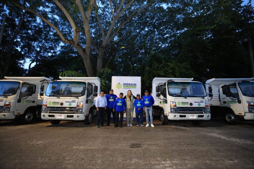 Cecilia Patrón fortalece obras públicas con cuatro nuevos camiones de volteo
