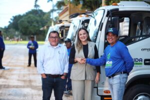 Cecilia Patrón fortalece obras públicas con cuatro nuevos camiones de volteo