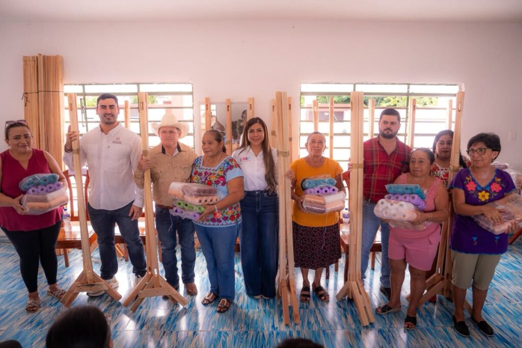 DIF Yucatán y Renacimiento Maya acerca apoyos para movilidad y autoempleo
