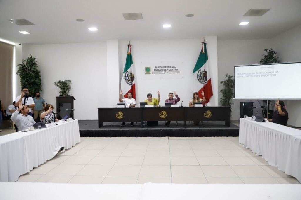 Comisión de Educación aprueba reconocimientos a tres instituciones emblemáticas de Yucatán