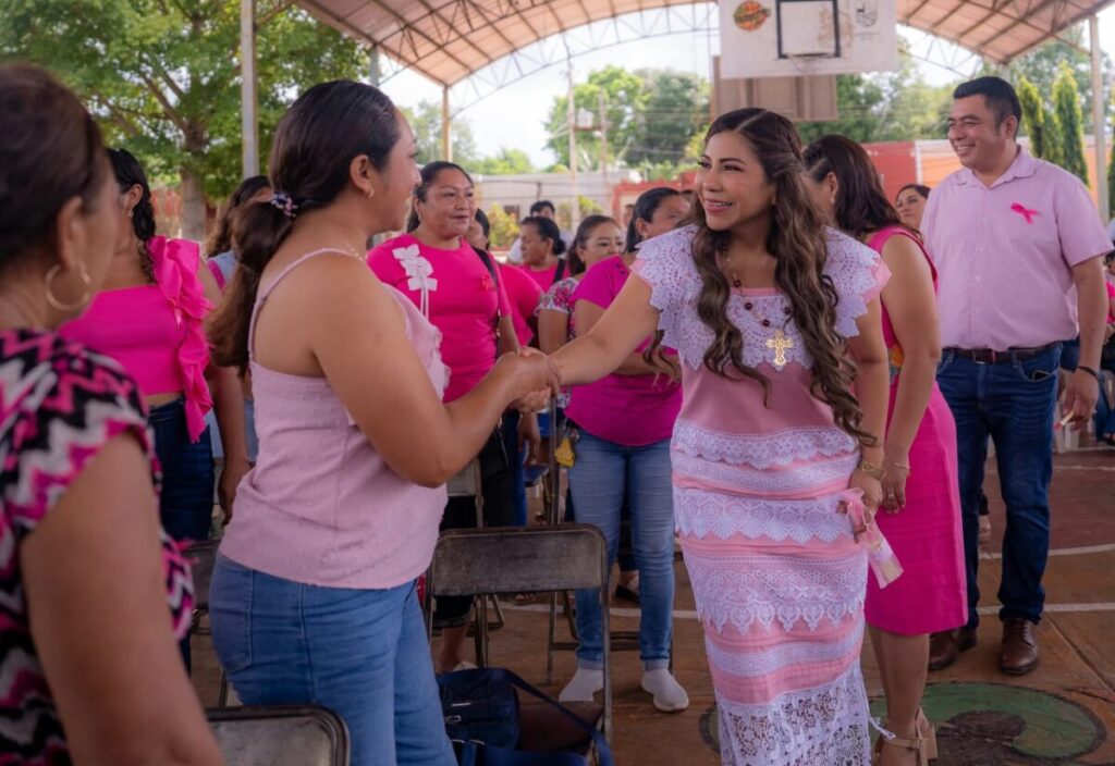 DIF Yucatán lleva la Agenda Rosa a Tzucacab: entrega prótesis mamarias