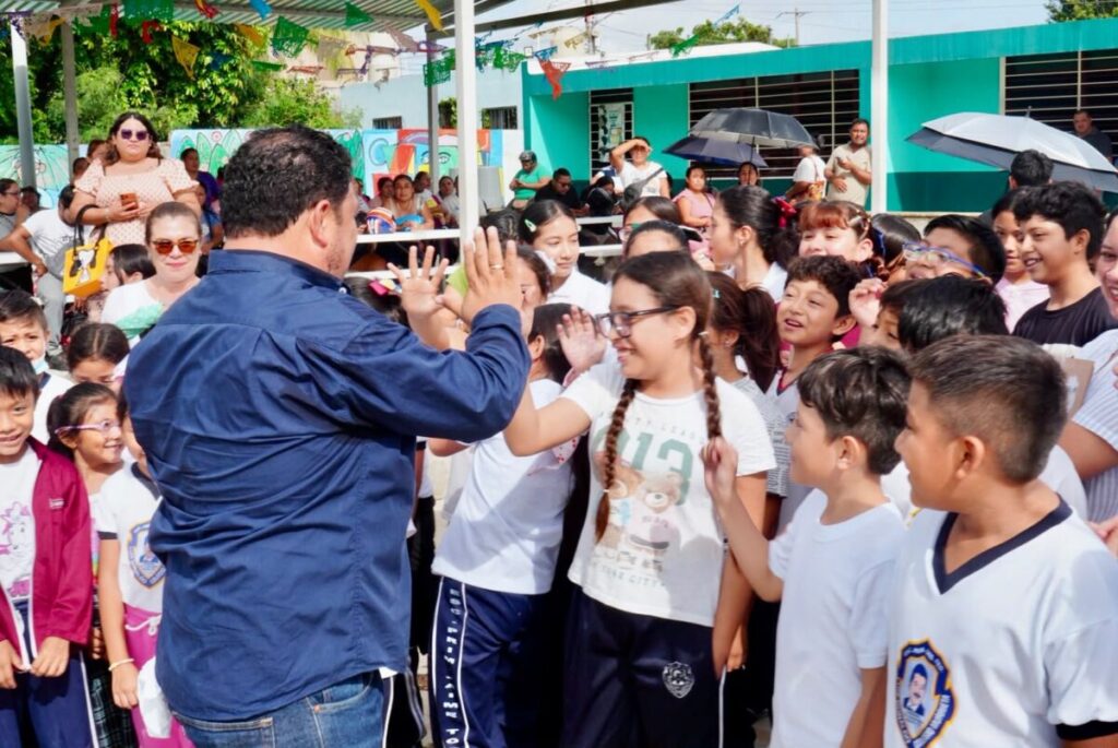 Espacios dignos para la niñez de Kanasín: Inicia la edificación de domos en las primarias "Benito Juárez" y "Luis Donaldo Colosio"