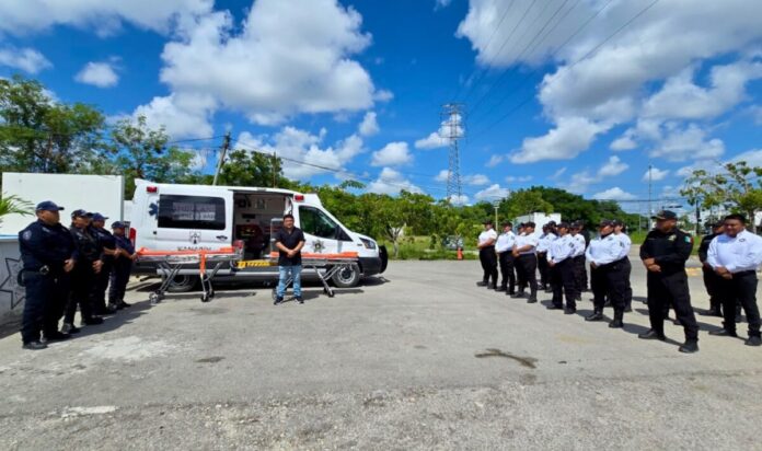 Policía Municipal de Kanasín recibe dos nuevas camillas de traslado para emergencias y servicios de ambulancia