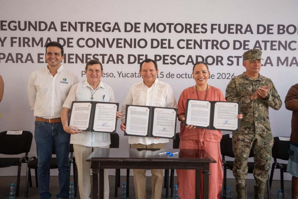 Progreso: Santos casi no vuelve del mar por una falla de motor; hoy estrena uno nuevo con otros 98 pescadores / Joaquín Díaz Mena