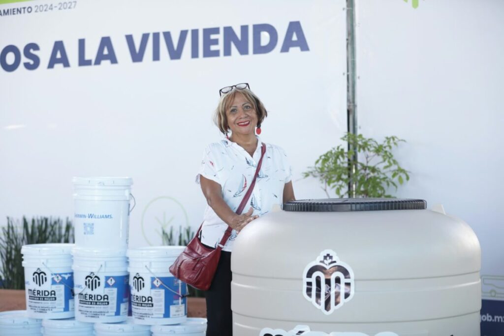Entrega Cecilia Patrón apoyos a vivienda: “El presupuesto llega todos los días a donde se requiere, a las calles, a la gente”.