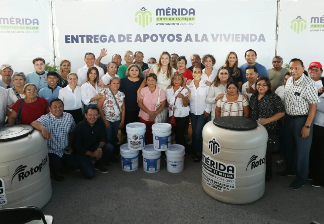 Entrega Cecilia Patrón apoyos a vivienda: “El presupuesto llega todos los días a donde se requiere, a las calles, a la gente”.