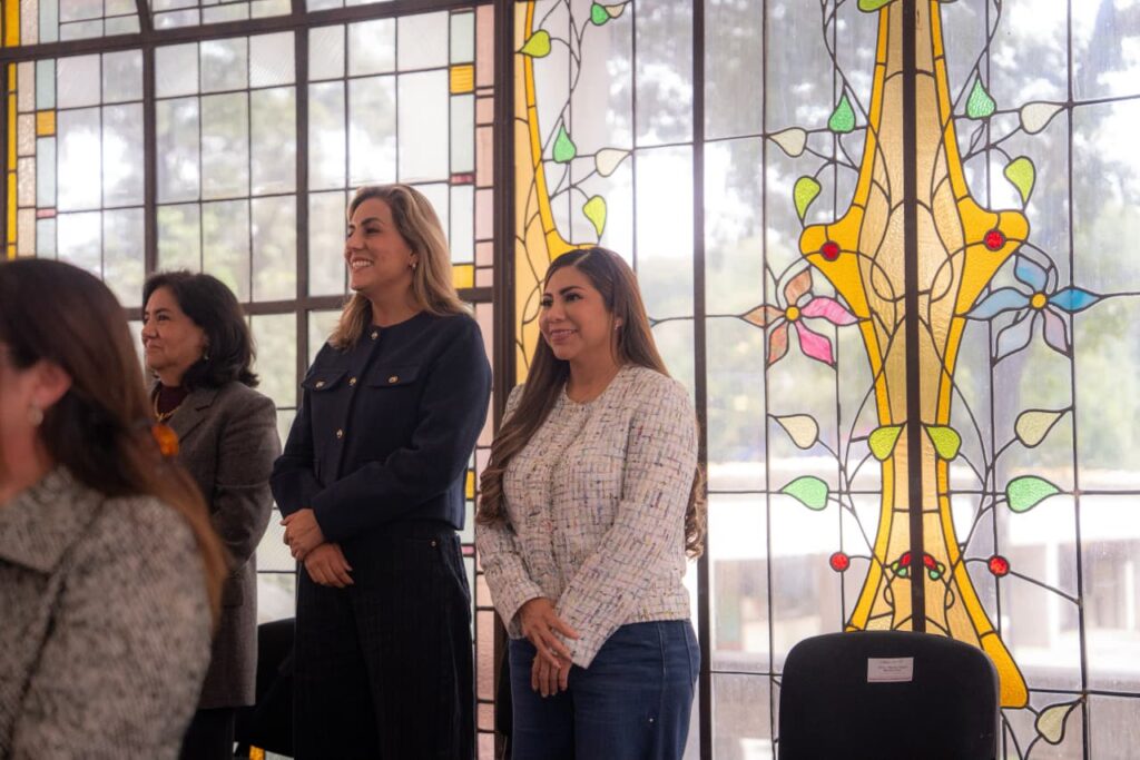 DIF Yucatán recibe 52 kits para sus clubes del adulto mayor 
